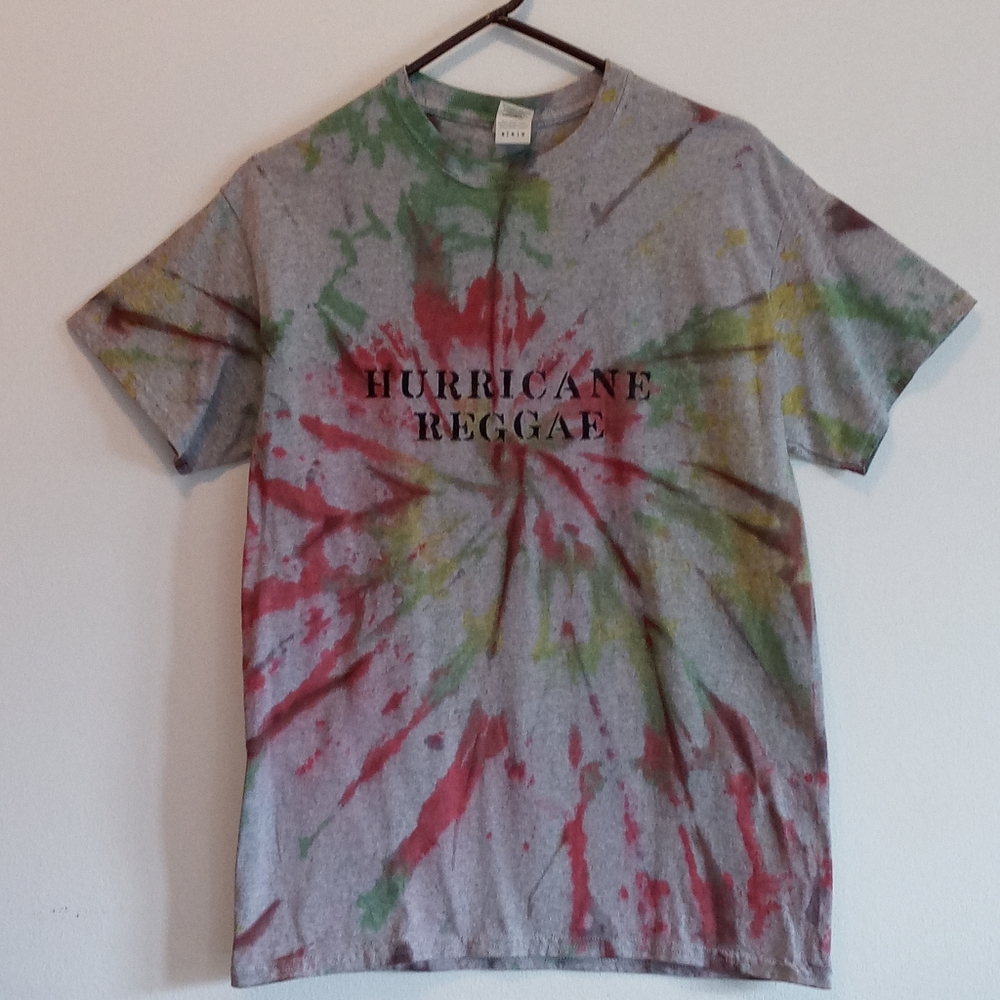 Tie dye t shirt medium Gildan NWT gray red green gold spiral swirl rasta Reggae